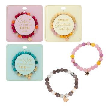 Perlenarmbänder im Display