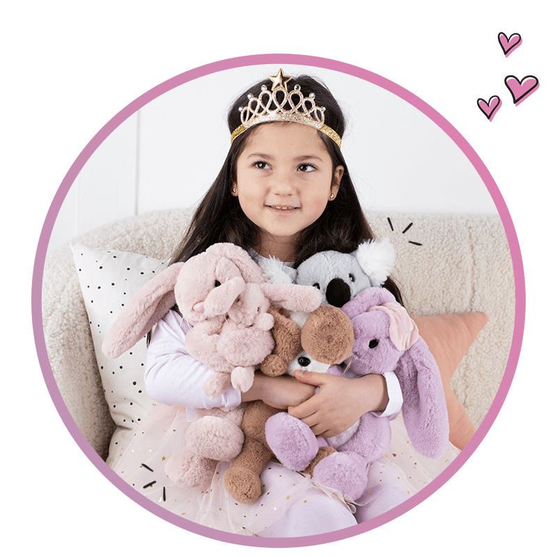 Mädchen mit Plüschhasen, Plüschhunden und Plüschkoalas von Princess Mimi