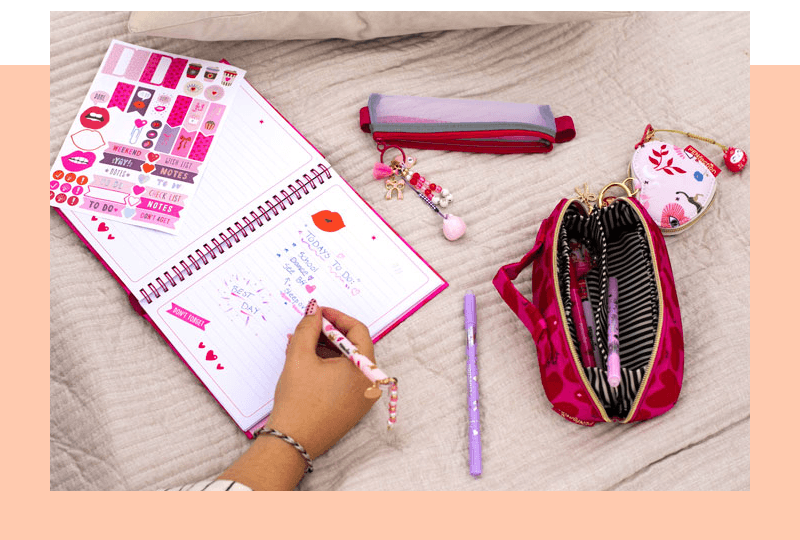 Schöne Notizbücher mit Stickern, radierbare Gelstifte und Accessoires